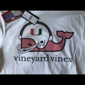 NWT VINEYARD VINES TEE
